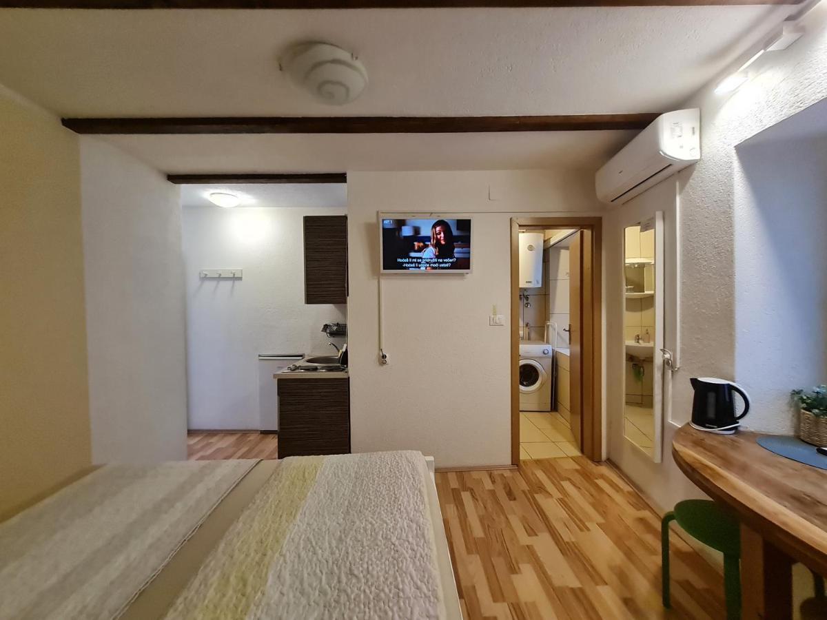 Rooms & Studio Apartments Šibenik Exteriör bild