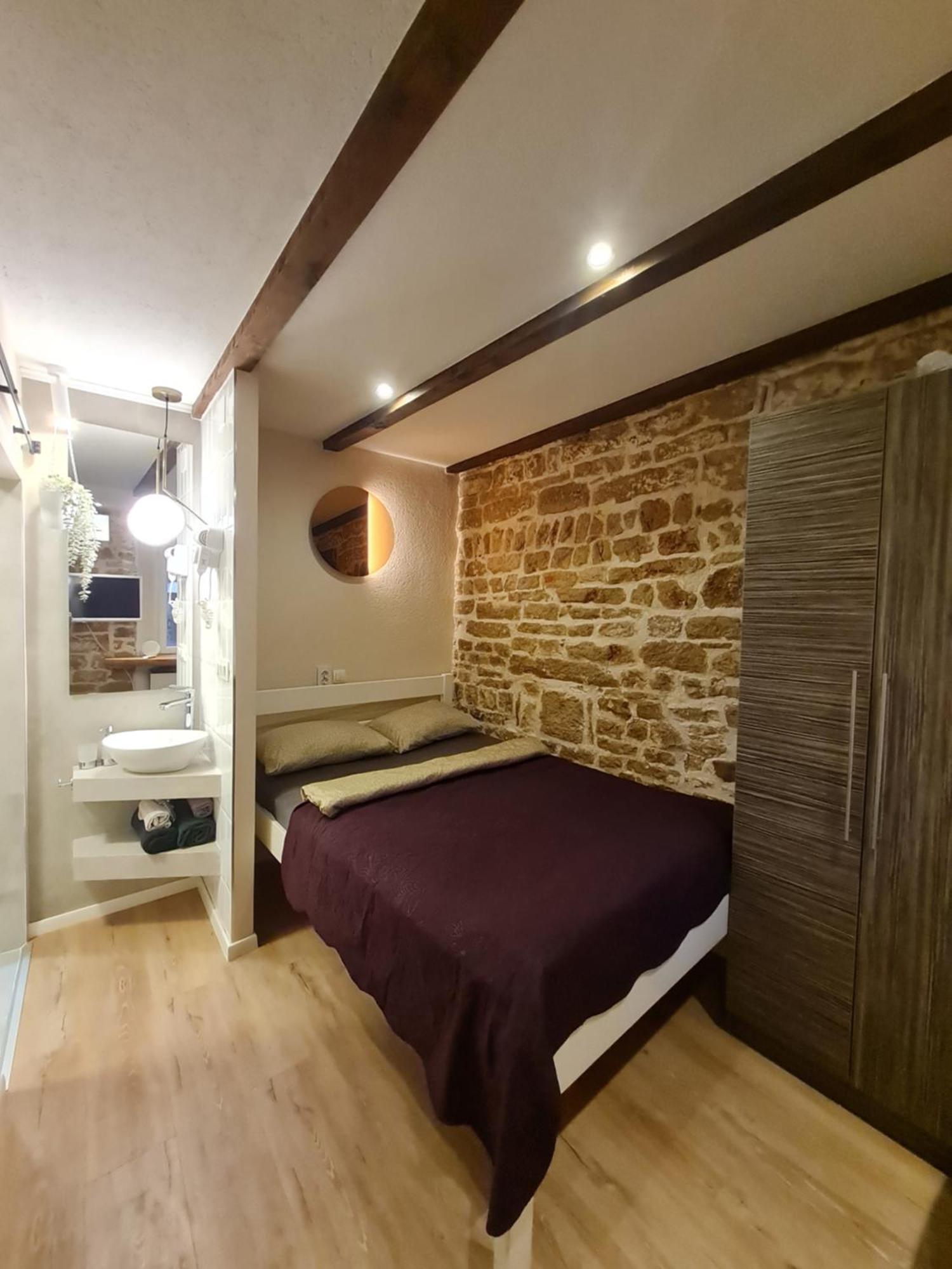 Rooms & Studio Apartments Šibenik Exteriör bild