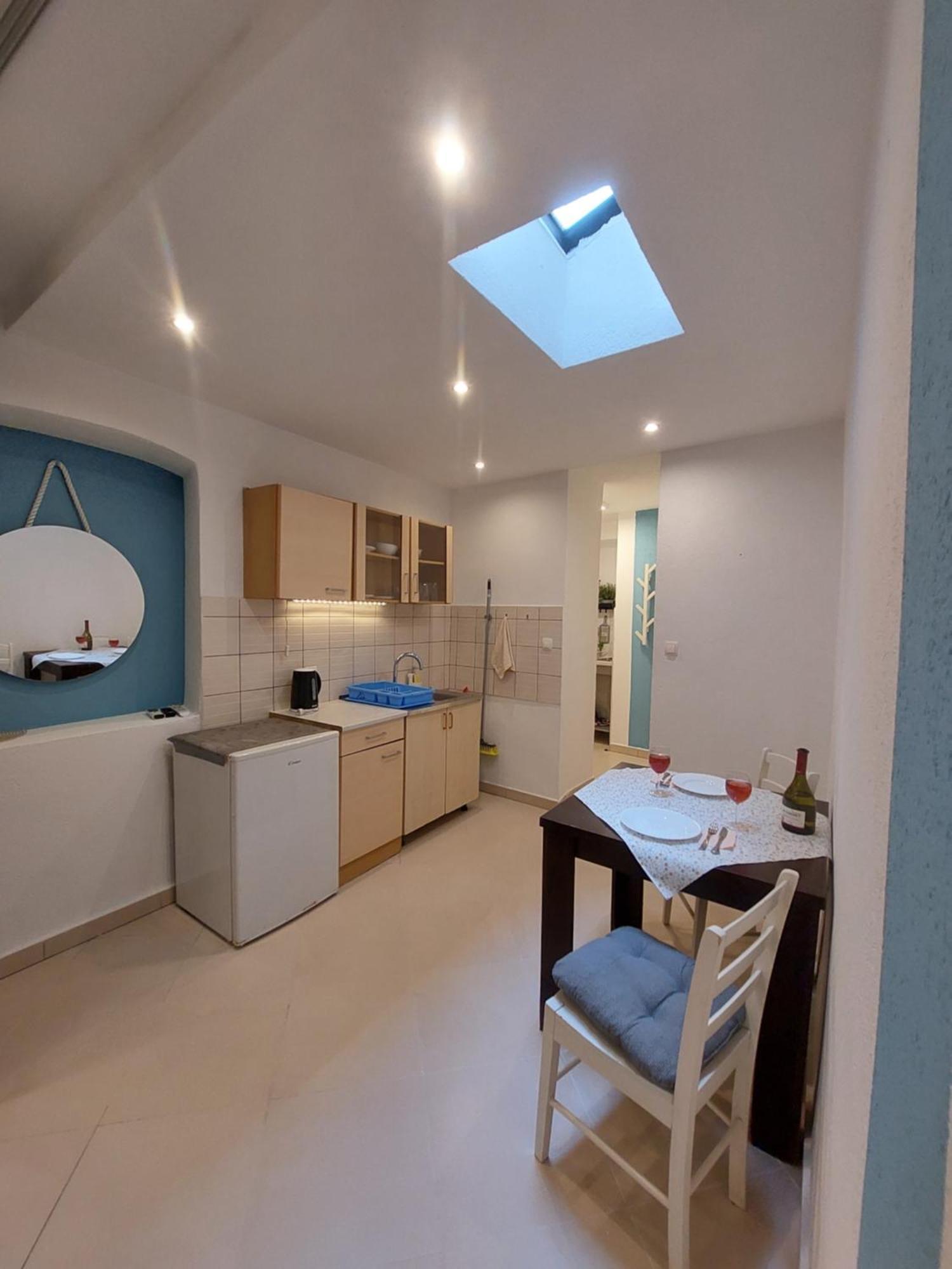 Rooms & Studio Apartments Šibenik Exteriör bild