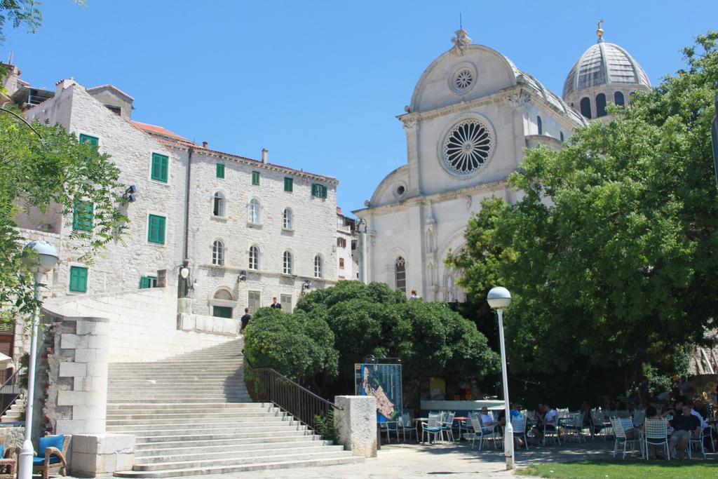 Rooms & Studio Apartments Šibenik Exteriör bild